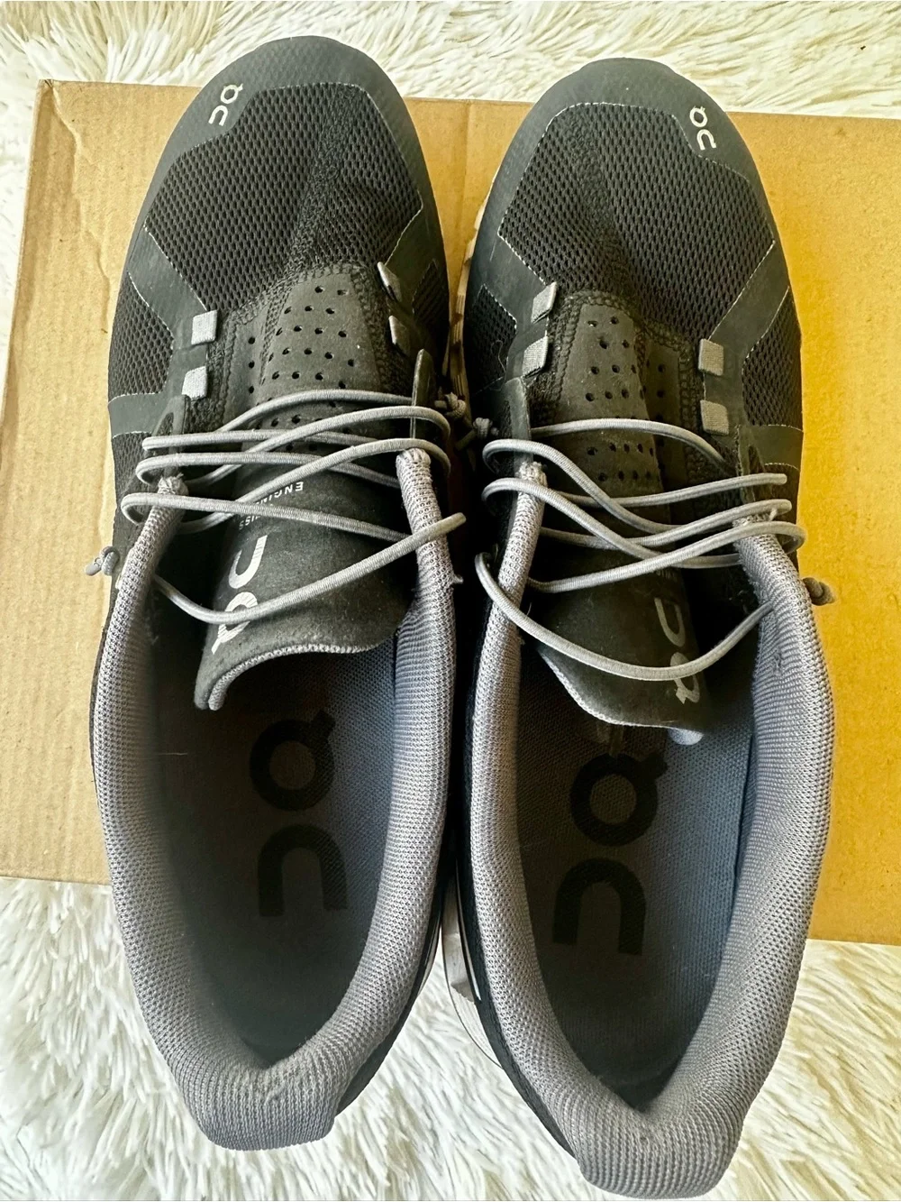 ON RUNNING Cloud Women’s Size 9 Black White Running Walking Athletic Sneakers
